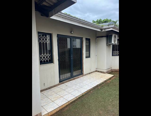 2 BEDROOM SIMPLEX TO LET IN MONTCLAIR